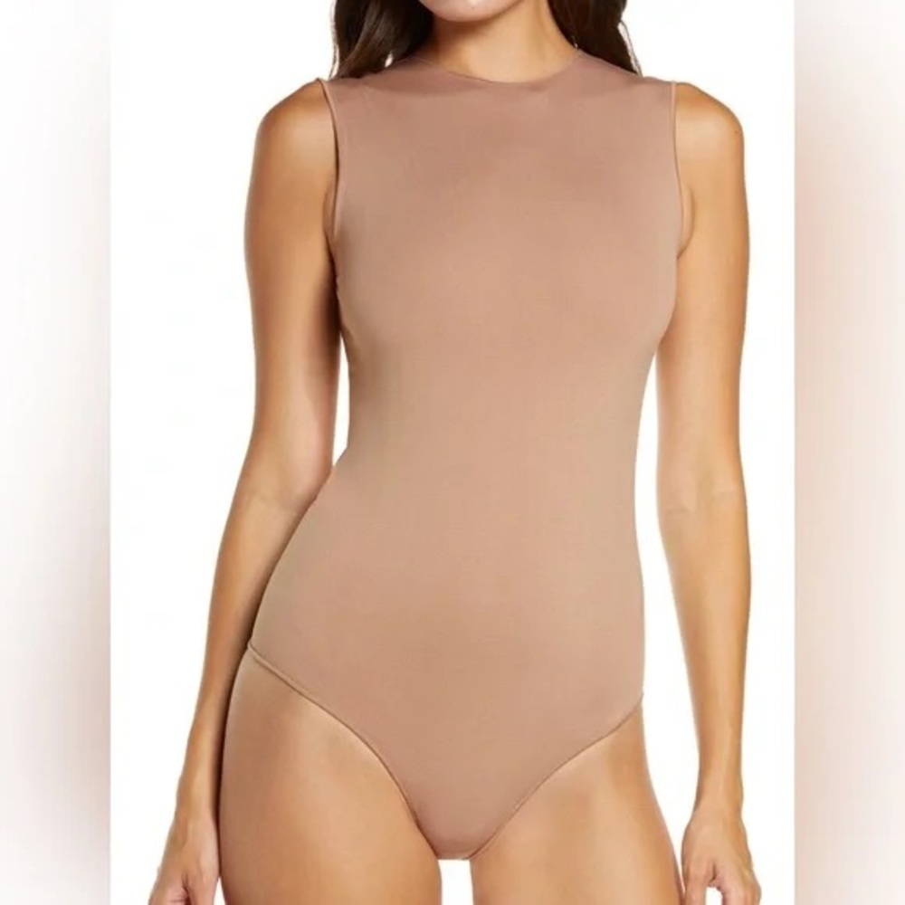 NWOT Skims Essentials Crew Neck Bodysuit, Sz S/M